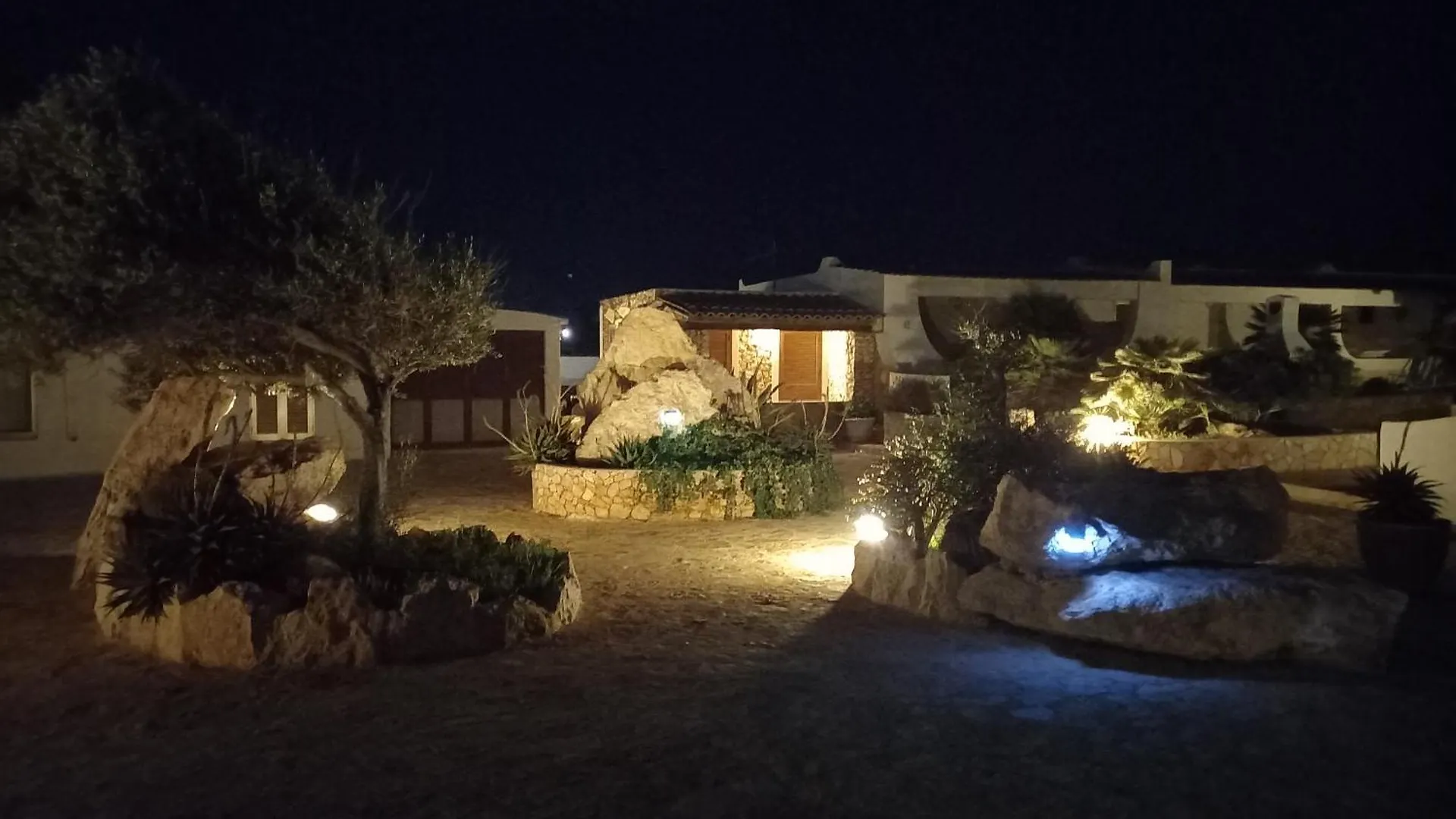 Apart Otel Residence Punta Sottile Lampedusa 150 Mt Dalla Spiaggia Cala Francese İtalya